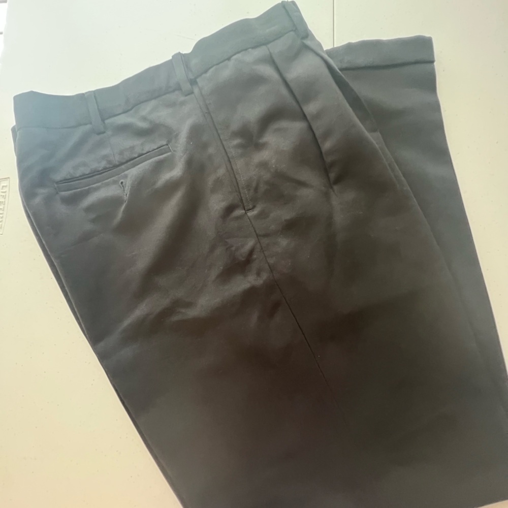CROFT & BARROW MEN’S BLACK DRESS, CUFFED, EXPANDABLE WAIST PANTS. SIZE 38 x 32